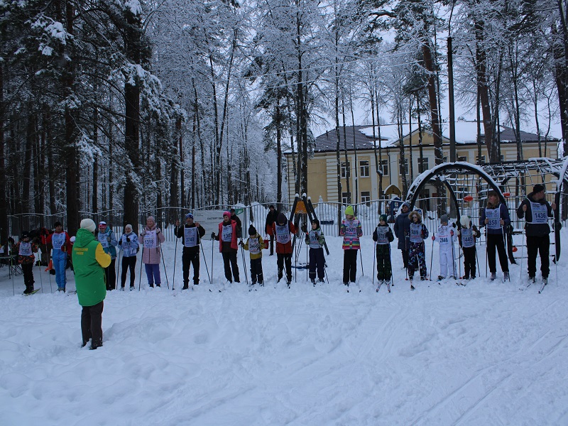 В рамках региональной акции «Снег, лыжи, ГТО» в городском бору прошёл зимний спортивный фестиваль.