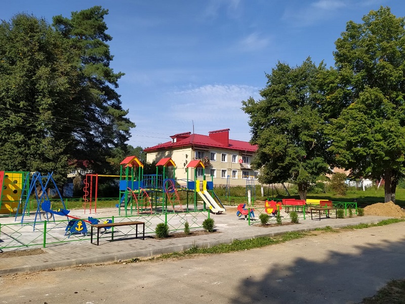 Детская площадка в д.Рыляки.