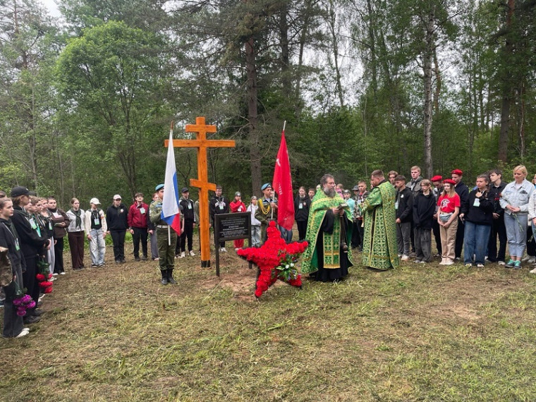 И установили Поклонный крест. И установили Поклонный крест.